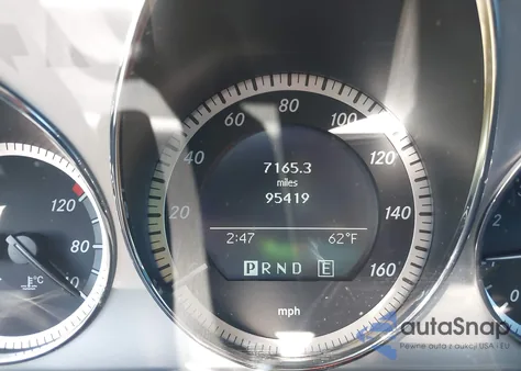 2011 Mercedes-Benz C 300 Sport z USA, uszkodzony, nr VIN WDDGF5EB4BF628654